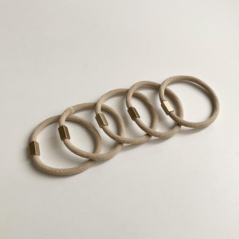 

Прочная толстая кожаная резинка для волос - высокая эластичность, отсутствие повреждений