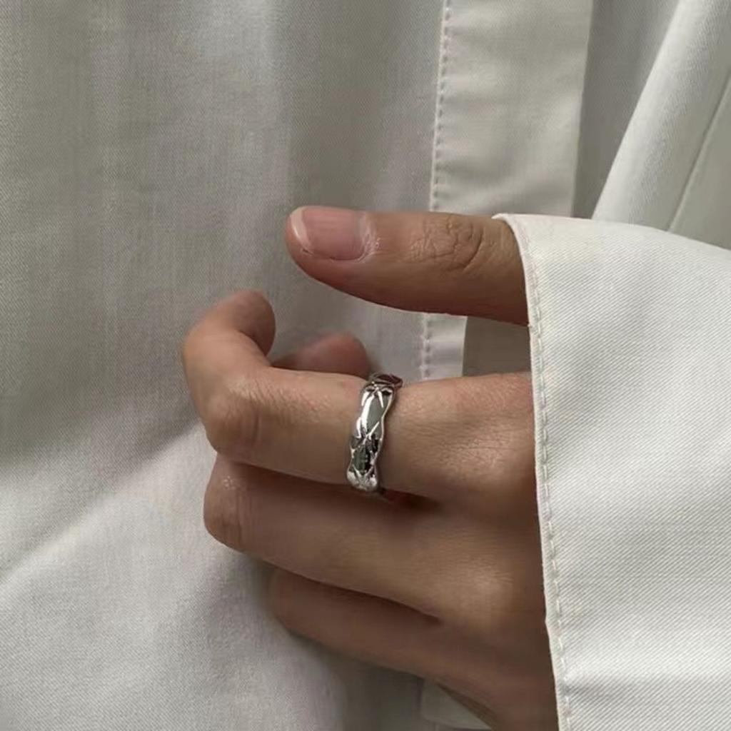 Unique Fashion Ring for Finger Small Niche Design Style Band Adjustable Size Durable Material Stylish Accessory for Daily Wear