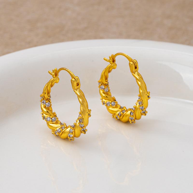 European and American Cold Wind Zircon Twist Ear Buckle Niche Exquisite Winding Design Earrings Retro Light Luxury Fashion Earrings
