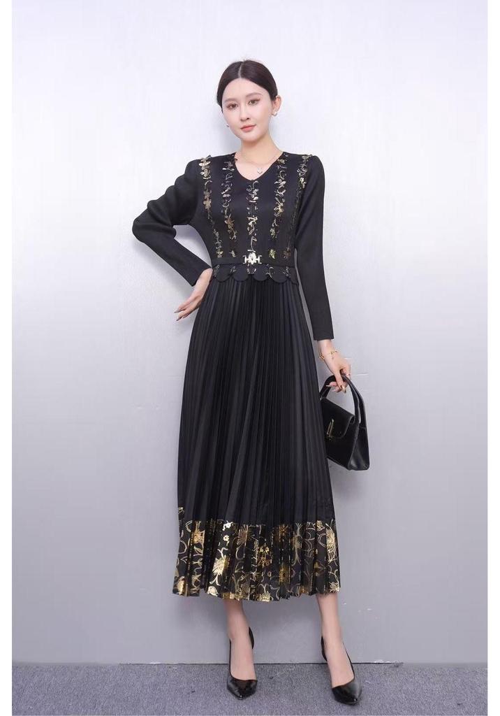 Elegant Plus Size Pleated Faux Two-Piece Dress with Hot Stamping