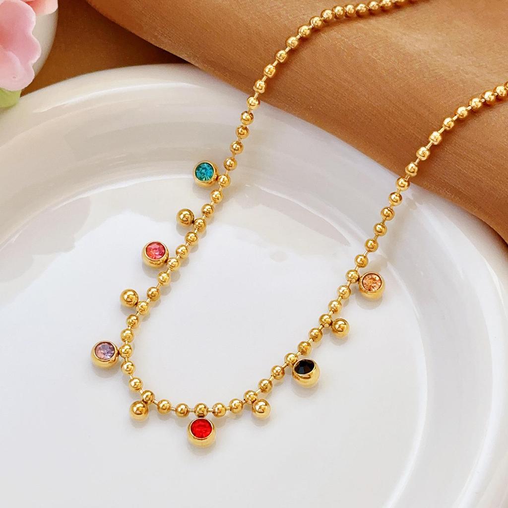 Złoty naszyjnik ze stali nierdzewnej: Elegancka, Wszechstronna, Nieblaknąca Biżuteria Damska