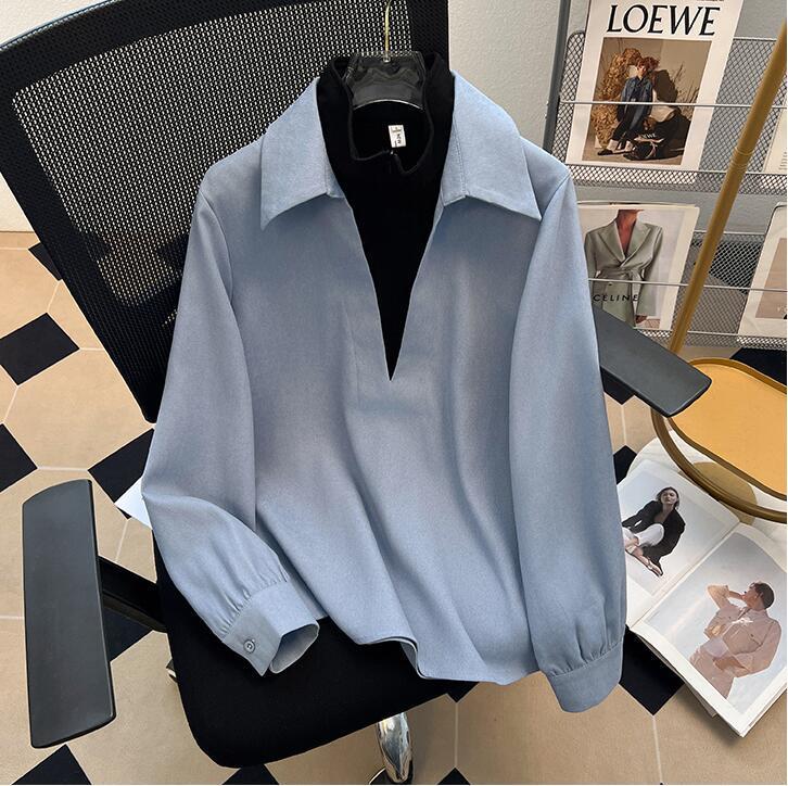 

Шикарный двухкомпонентный образ больших размеров, топ с длинным рукавом и полувысоким воротом, свободный, стройнящий 3XL светло-синий