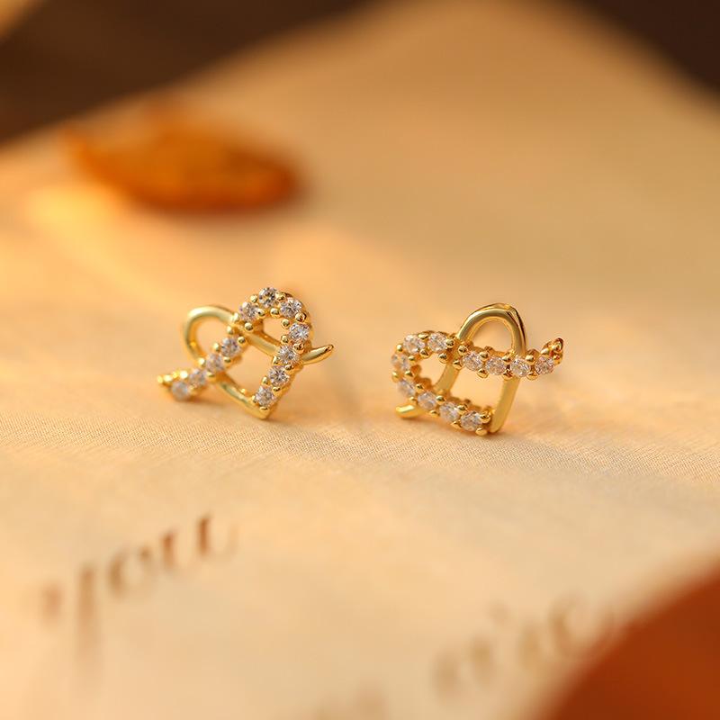 

Real 925 Sterling Silver Women Exquisite Zircon Stud Earrings Heart Birthday Sparkling for Daughter Girls золотий