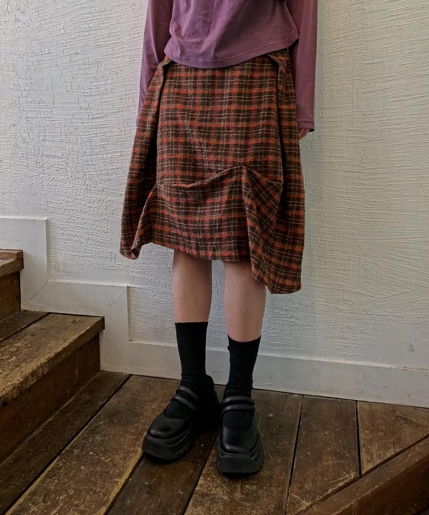Hateuigseupeulloleo Drape Pinched Check Midi Skirt (Orange Brown)