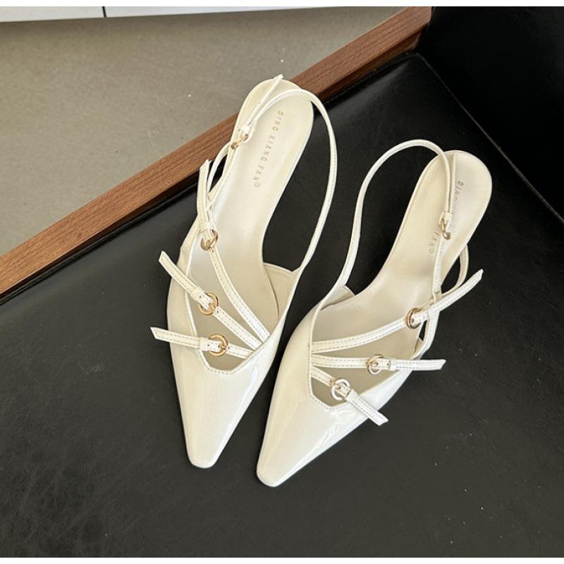 In the spring and autumn of 2025, the new pointed thin heel belt buckle single shoes have a niche design sense of versatility, and the back strap is b