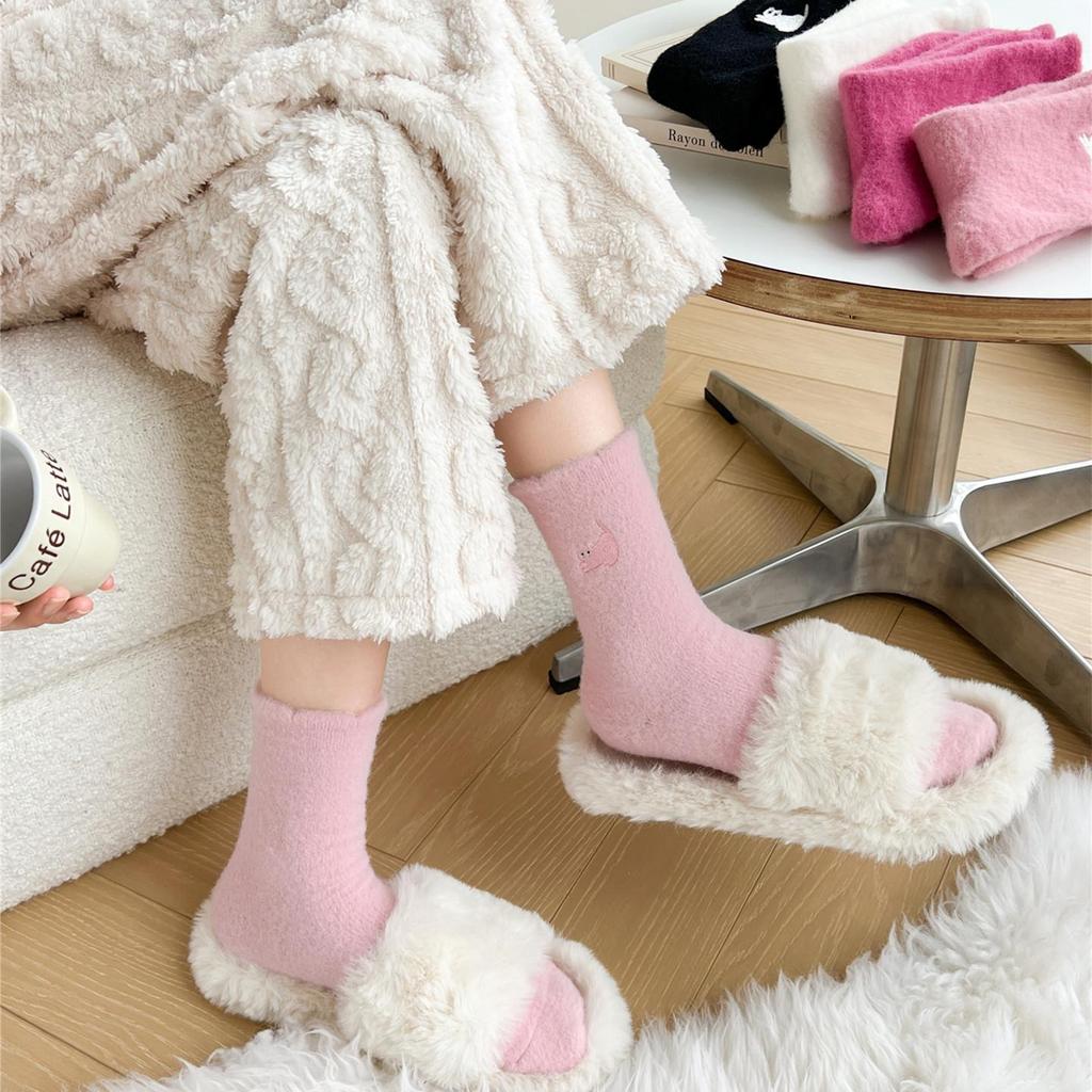 Women's Cartoon Kitten Embroidery Plus Velvet Mid-Calf Thick Socks - Cozy Autumn/Winter Footwear
