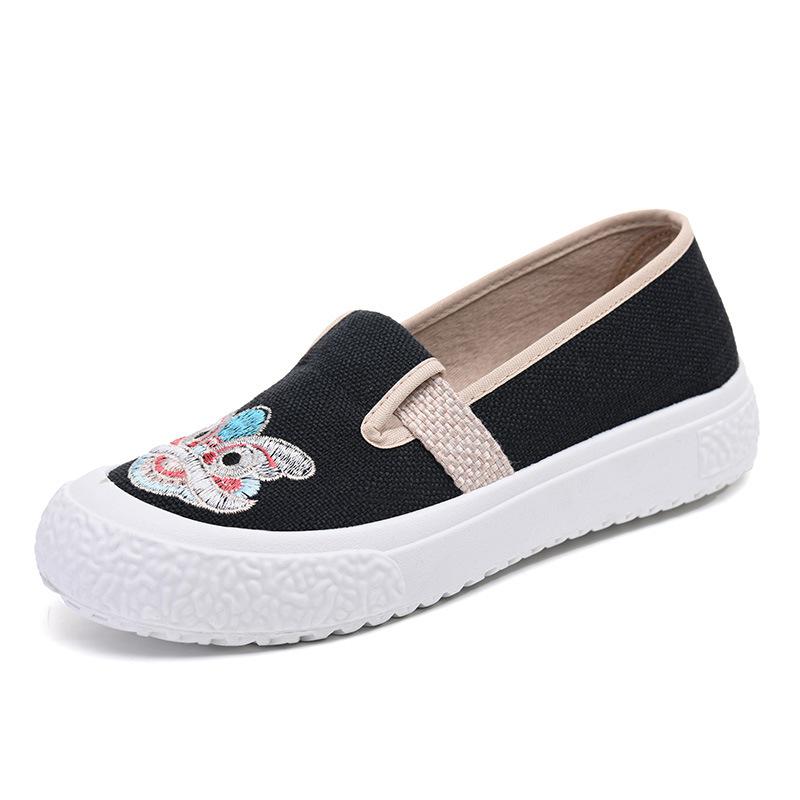 National style embroidered shoes 2025 ****** and autumn one-pedal old ******* cloth shoes women's single shoes breathable s**t sole comfortable mothe