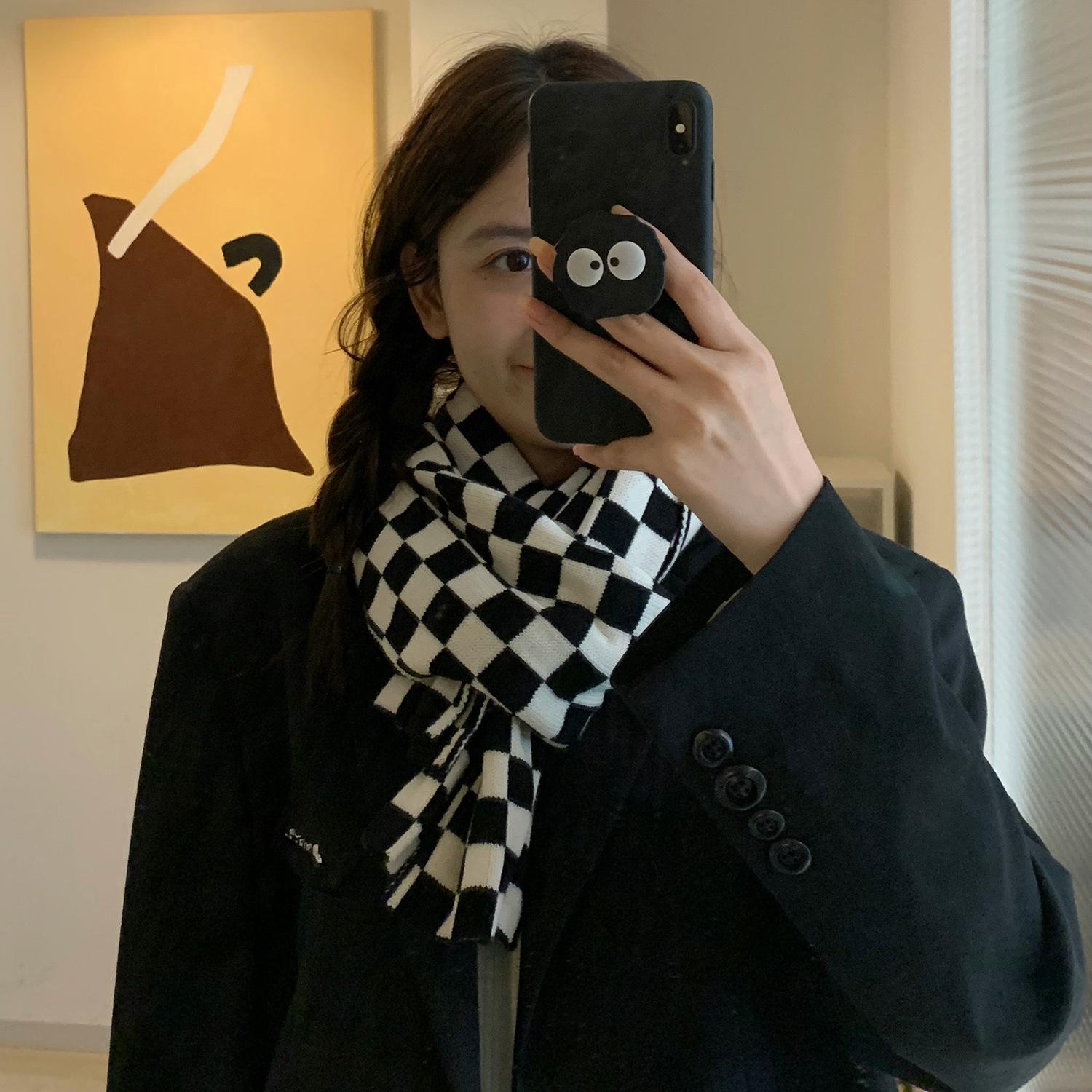 

In checkerboard scarf female student couple winter black and white plaid versatile autumn and winter warm scarf long 150 * 25CM small version