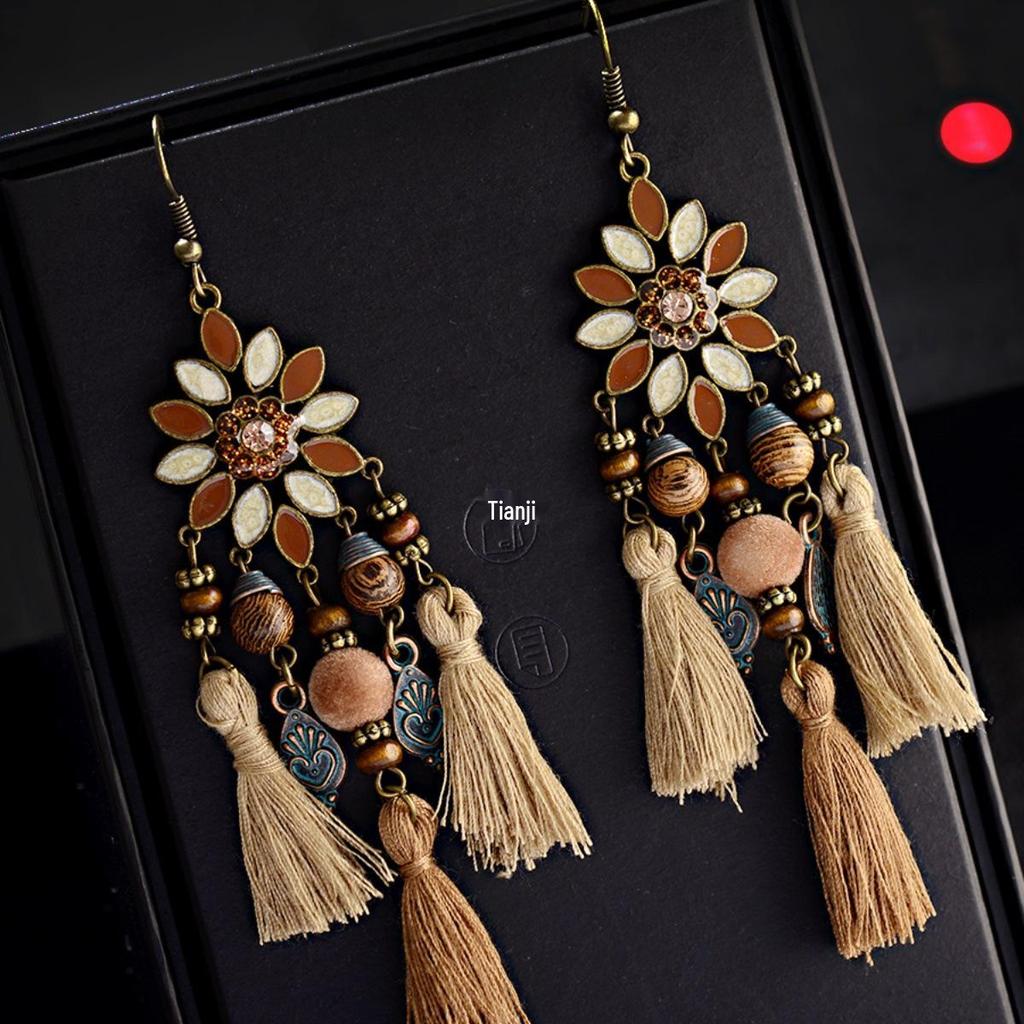 Yunnan Ethnic Bohemian Feather Earrings - Exaggerated No-Pierce Clips for Women