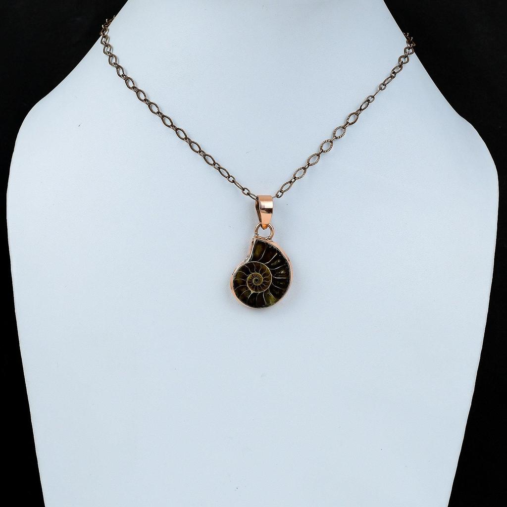 Přívěsek s fosilií amonita, měděný přívěsek, drahokam, měděné šperky, ručně vyrobený přívěsek, šperky s fosilií amonita, dárek pro ženy, přívěsek s léčivým kamenem
