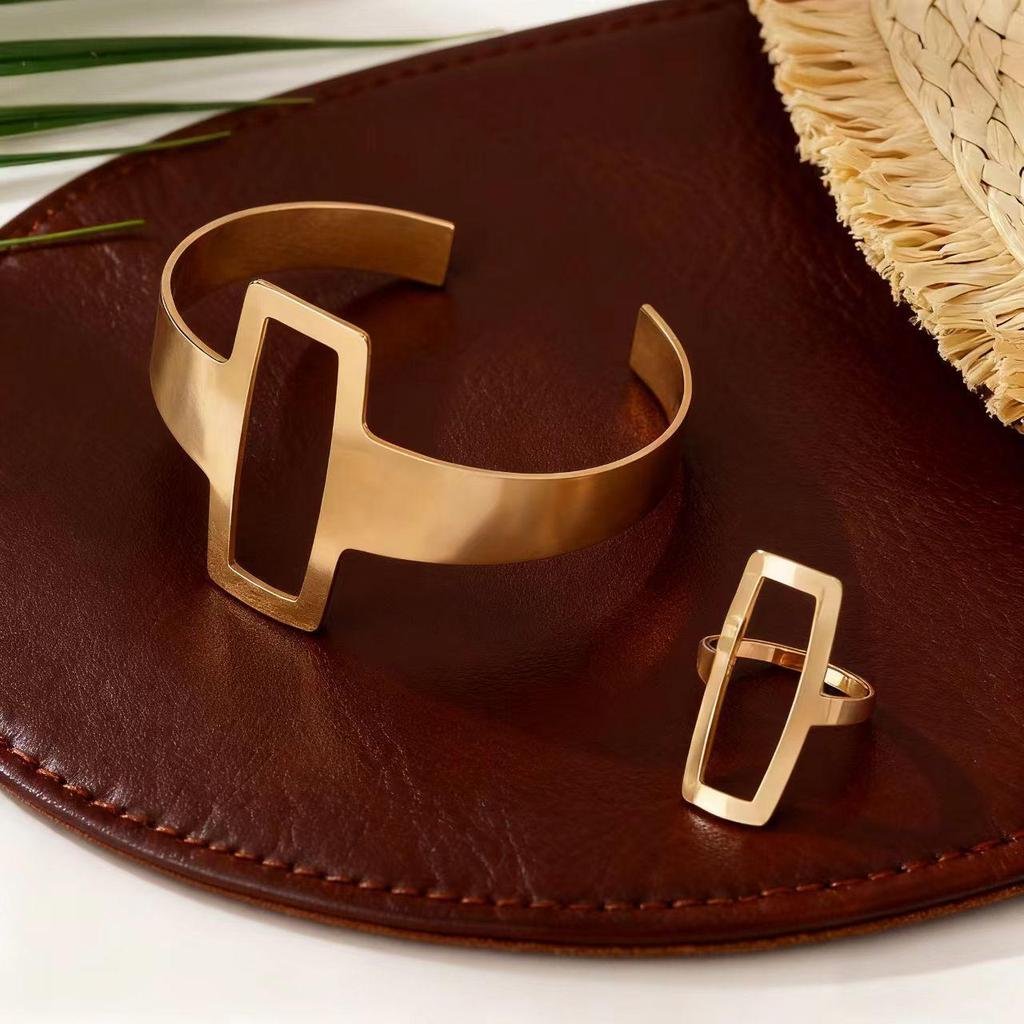 2025 Women's Geometric Open Bangle Ring Set: Metal Design with Retro Flair