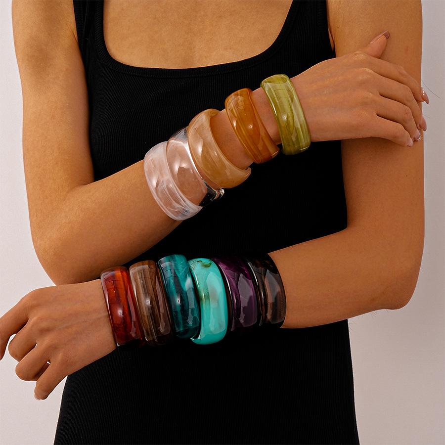 Retro Acrylic Geometric Circle Open Bangle - European & American High-End Women's Statement Jewelry