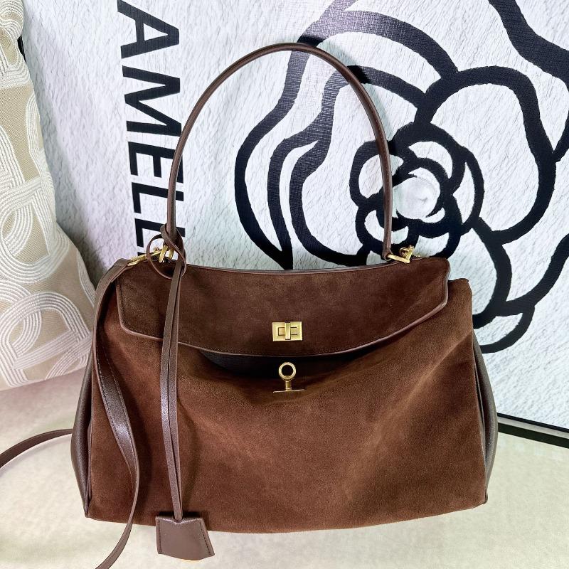 

New tote bag large capacity smooth calfskin shoulder handbag lock commuter armpit bag