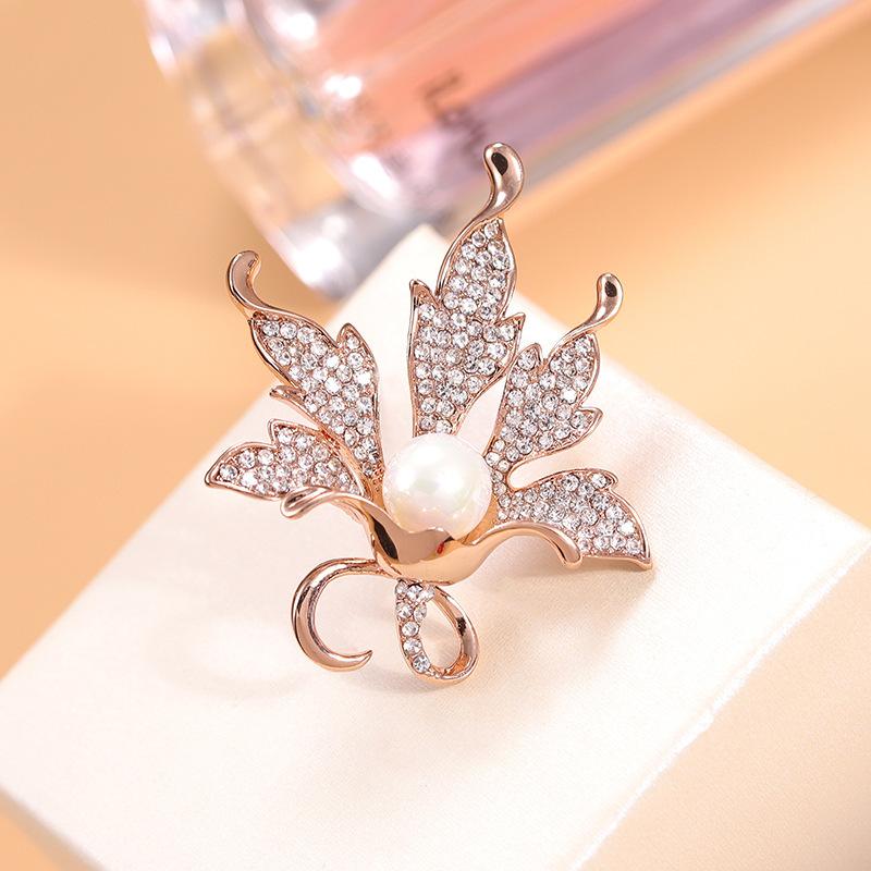 National Diamond Maple Leaf Brooch Women'S Personality Trendy Ins Pin Brooch Women'S Elegance Temperament Coat Button Accessories Suit
