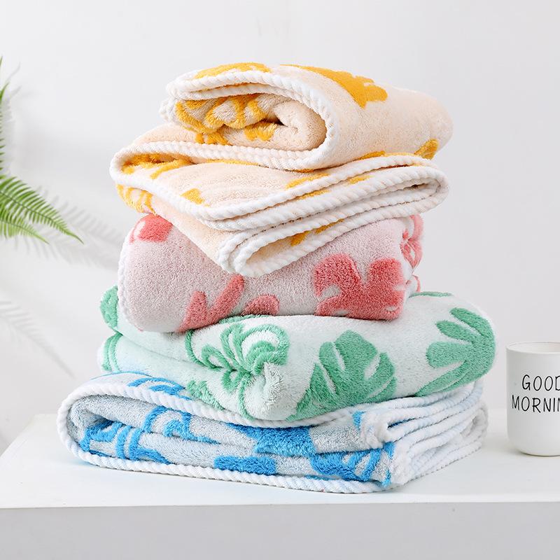 Towel Enlarged and Thickened Coral Fleece Contrasting Color Jacquard Bath Towel Household Adult Bath Towel Soft Water Absorption and Not Easy