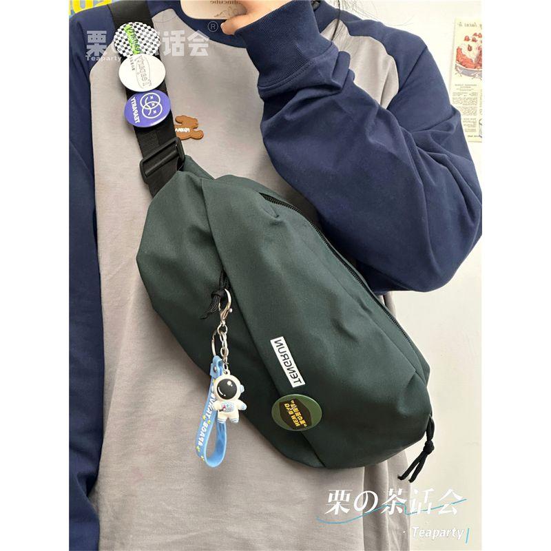 

Модная ретро-нагрудная сумка в японском стиле для мужчин и женщин Dark green plus astronaut pendant