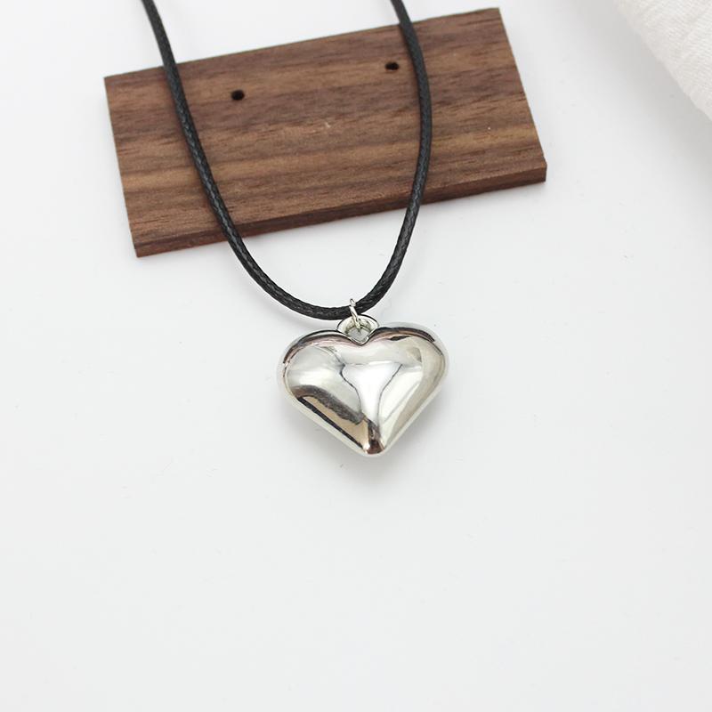 

Goth Black Wax Line Metal Heart Pendant Choker Necklace for Women Elegant Leather PU Adjustable Chain Christmas Zircon Gift