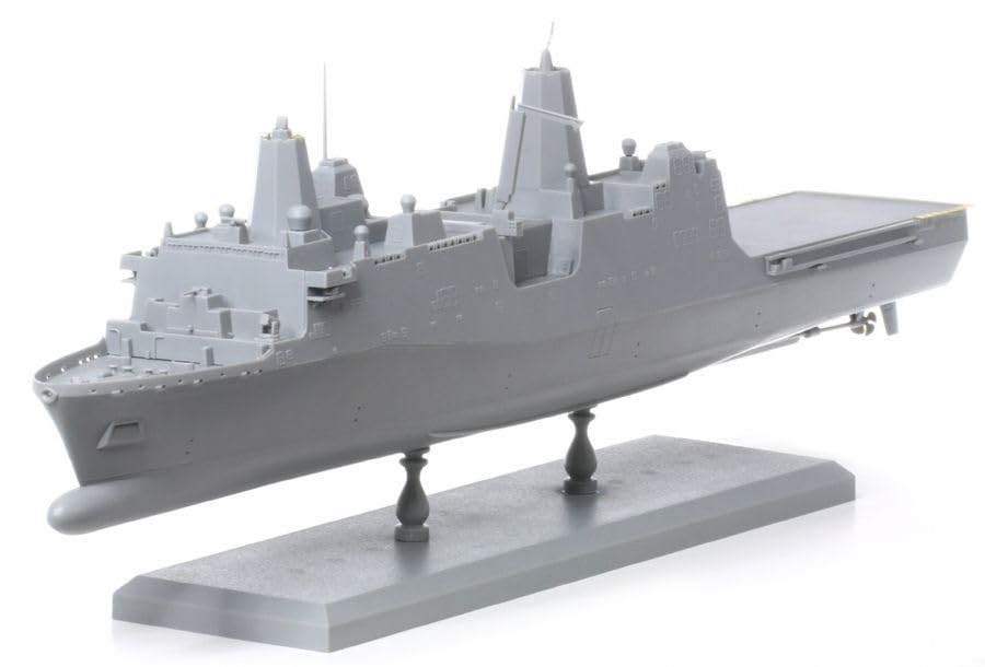Platz Dragon 1/700 Scale American Landing Dock Transport Ship USS New York LPD-21 Plastic Model Kit DR7110 (Ship)