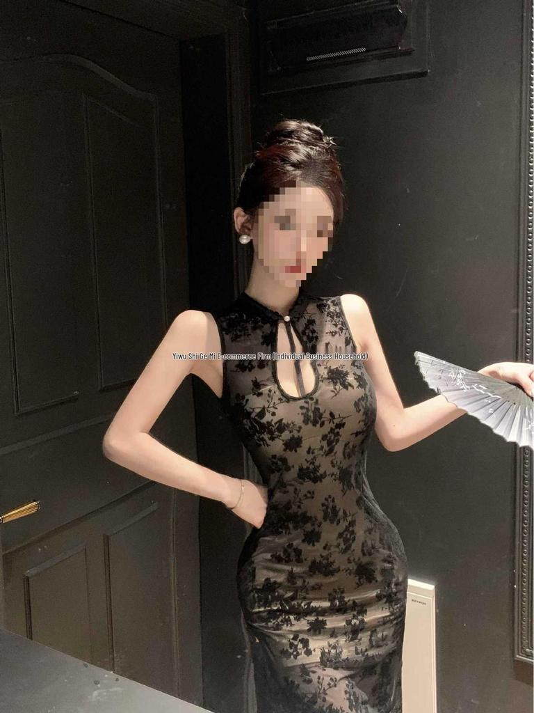 2024 Women's Slim Embroidered Cheongsam with Sexy Slit