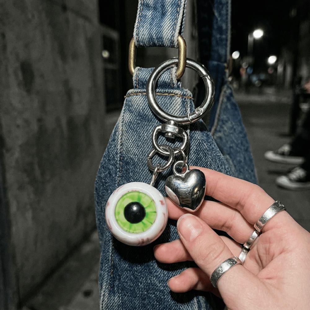 Fashion Funny Demon Eyeball Keychain Luminous Resin Bag Pendant Halloween Theme Heart Car Key Holder Gothic Fashion