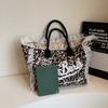 Geantă tote de pânză cu imprimeu leopard de capacitate mare pentru femei Saint Barth cu ciucuri