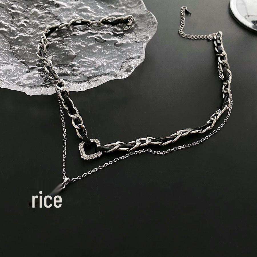 

2024 Хип-хоп стиль Двухслойное кожаное ожерелье с инкрустированным бриллиантами крестом - Женский уникальный дизайн аксессуар.