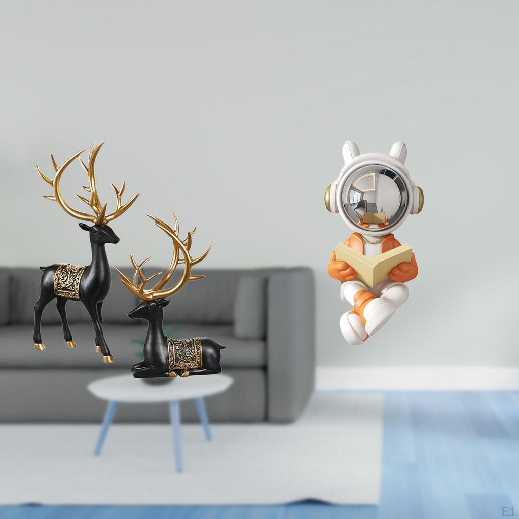 Reindeer Elk Resin Sculpture And Astronaut Decorative Statue Collection for Tabletop Cabinet Wedding