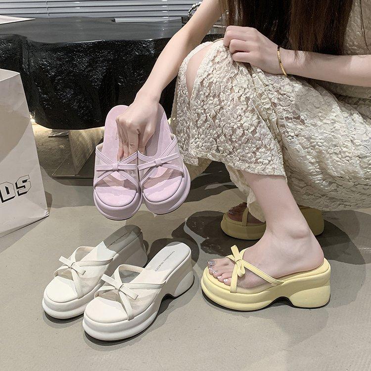 French thick-soled breathable mesh bow one-word slippers for women's summer wear are not tired, and the foot slope heel is beautiful, sandals and
