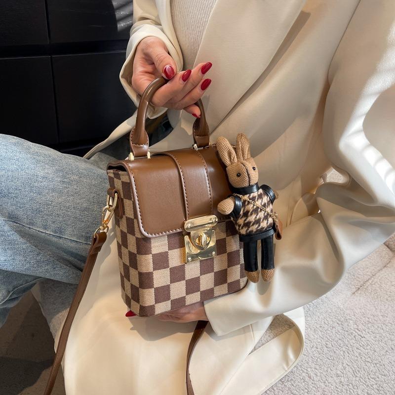 Retro Plaid Niche Bag, New Women's Bag, Popular Messenger Bag, Portable Small Square Bag.