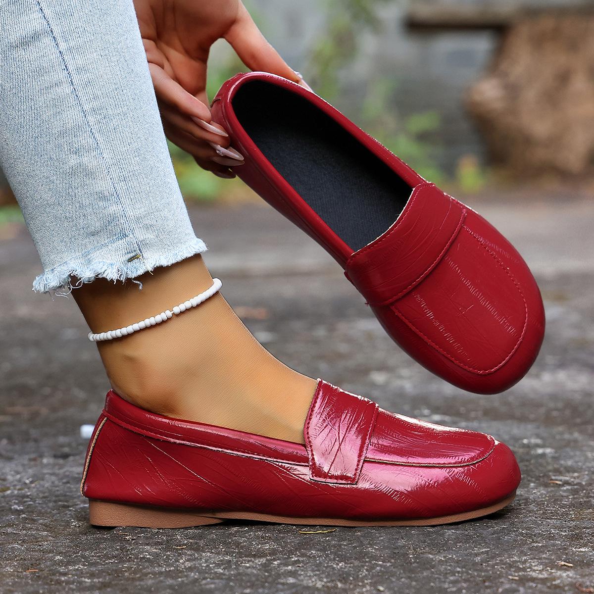 

Soft-soled Single Shoes Women s 2025 Autumn New Flat Plus-size One-foot Lazy Beanie Shoes 36