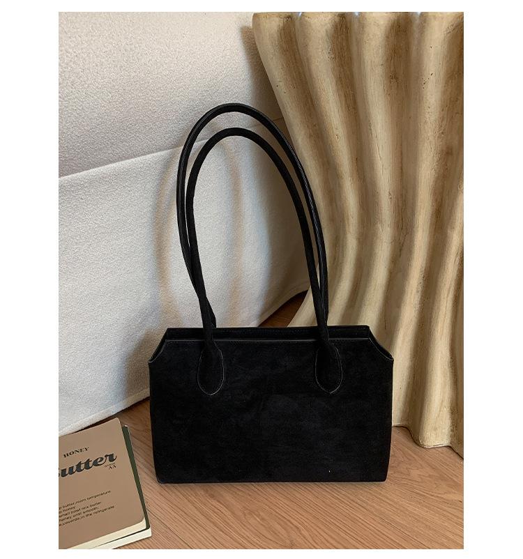 

2025 large-capacity new retro premium shoulder bag niche minimalist commuter underarm tote bag чёрный