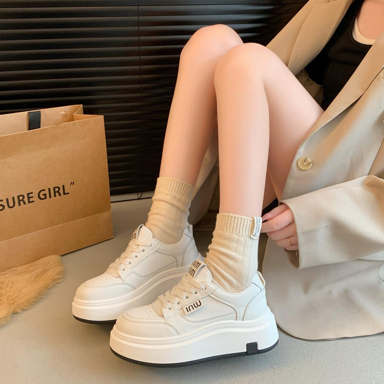 

Platform white shoes women s spring 2025 new versatile casual heightening bread shoes super fire soft sole lightweight board shoes 35