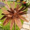 Rusty Outdoor Daisy Flower Metal Yard Stake, Rusted Iron Art Flower Garden Decoration, Weather-Resistant Garden Ornament for Lawn, Pathway, Patio, or