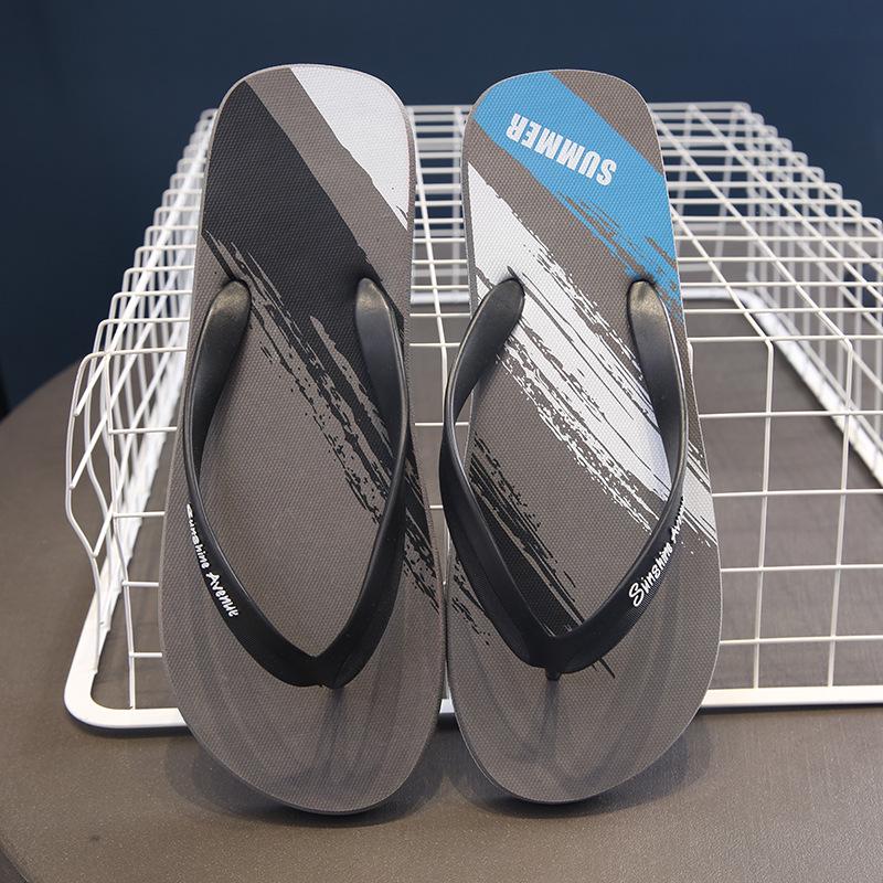 Slippers men's summer flip-flops new non-slip beach sandals lightweight fashion rubber shoes