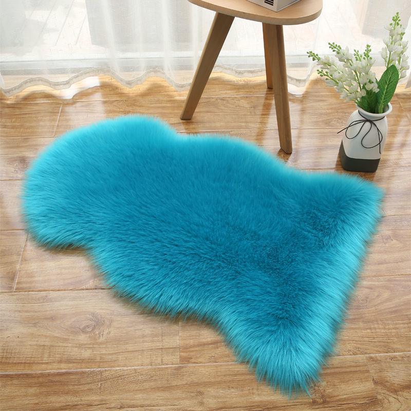 Girly Irregular-Shaped Faux Wool Plush Carpet for Bedroom, Living Room, or Bay Window