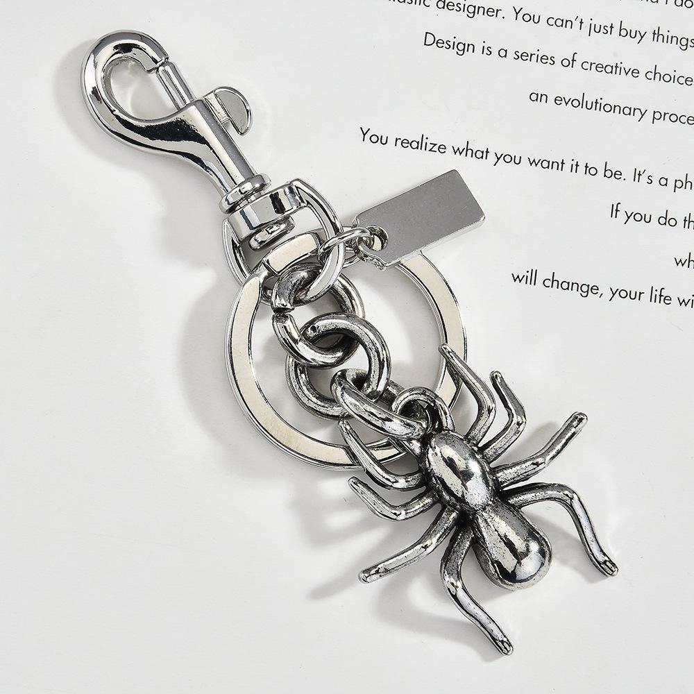 New Creative Spider Pendant Keychain - Metal Pendant for Unique Accessories with A Retro Style
