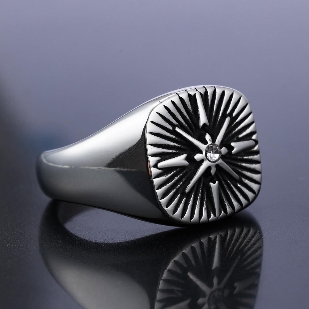 Stilvoller Herrenring aus Titanstahl mit Kompass-Kreuz-Design Perfektes Geschenk für Liebhaber nordischer Navigation