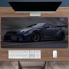 Závodní Černý Sportovní Auto Velká Podložka pod Myš 900x400MM Gumový Šitý Okraj XXL Kancelářský Doplněk pro Domácí Kancelář pro Automobilové Nadšence