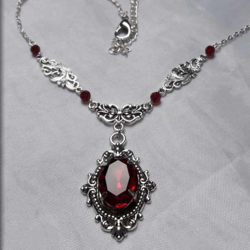 Retro Red Quartz Gothic Necklace Oval Pendant Red Beads Vintage Choker Embossed Pattern Charm Necklace Gifts