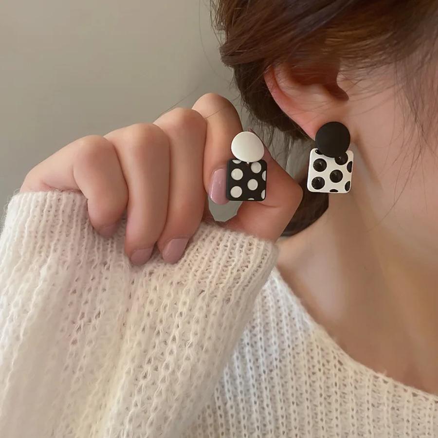Korean Fashion Retro Cute Geometric Asymmetric Wave Dot Stud Earrings for Women's Trendy Contrast Color Pendant Earrings Gifts