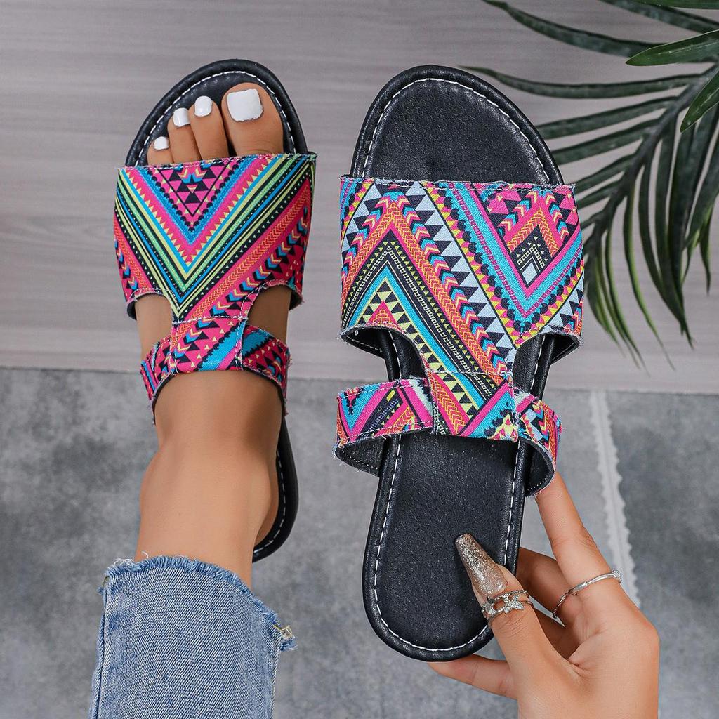2024 Summer Women's Breathable Roman Style Color Block Sandals: European & American Flat Slippers
