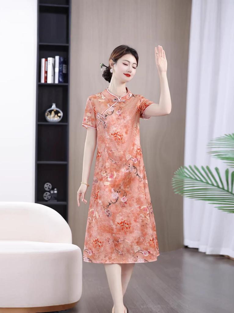 2026 Summer Elegant Chinese Qipao: Stylish Short-Sleeved Dress for Middle-Aged & Elderly Women.