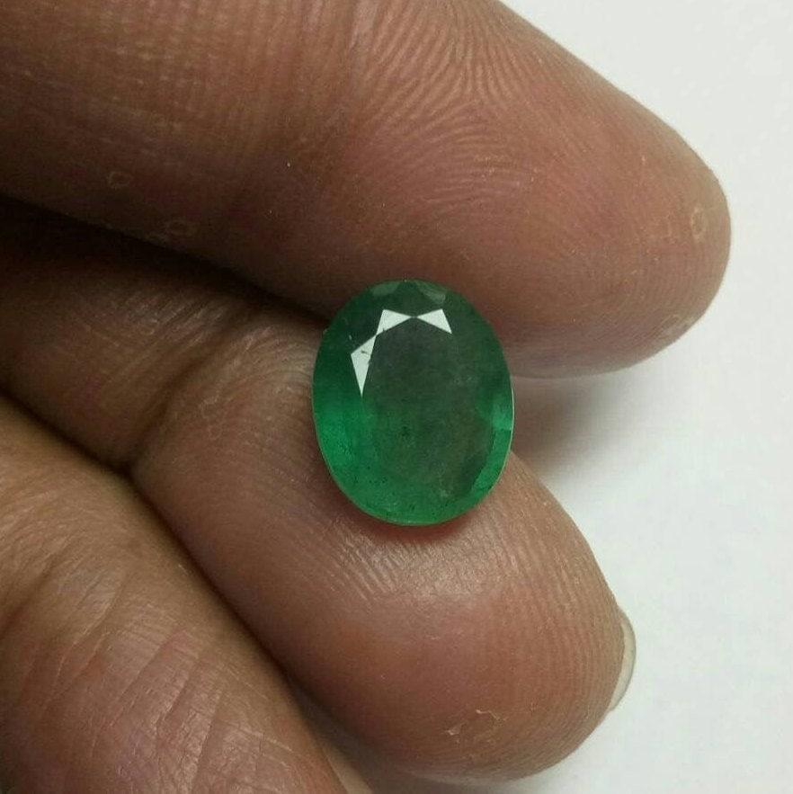 Zambian Emerald: Oval Cut Faceted Green Gemstone for Ring