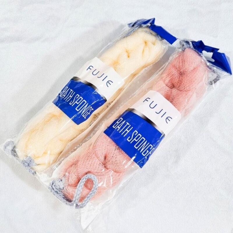 

Extendable handle shower towel