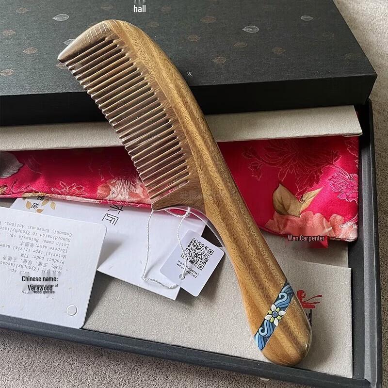 Tan Mu Jiang Biyunjian Green Sandalwood Comb Gift Set