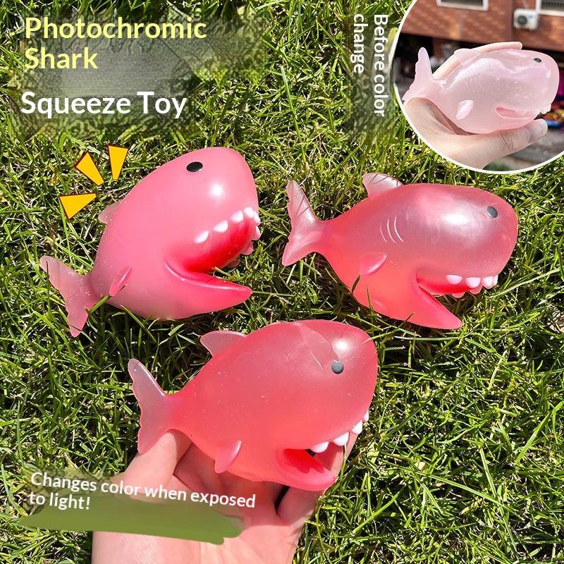 Мягкая и милая акула, меняющая цвет, сжимаемая мягкая игрушка, веселая новинка, акула, игрушка-пищалка, меняющая цвет под воздействием солнечного света onesize