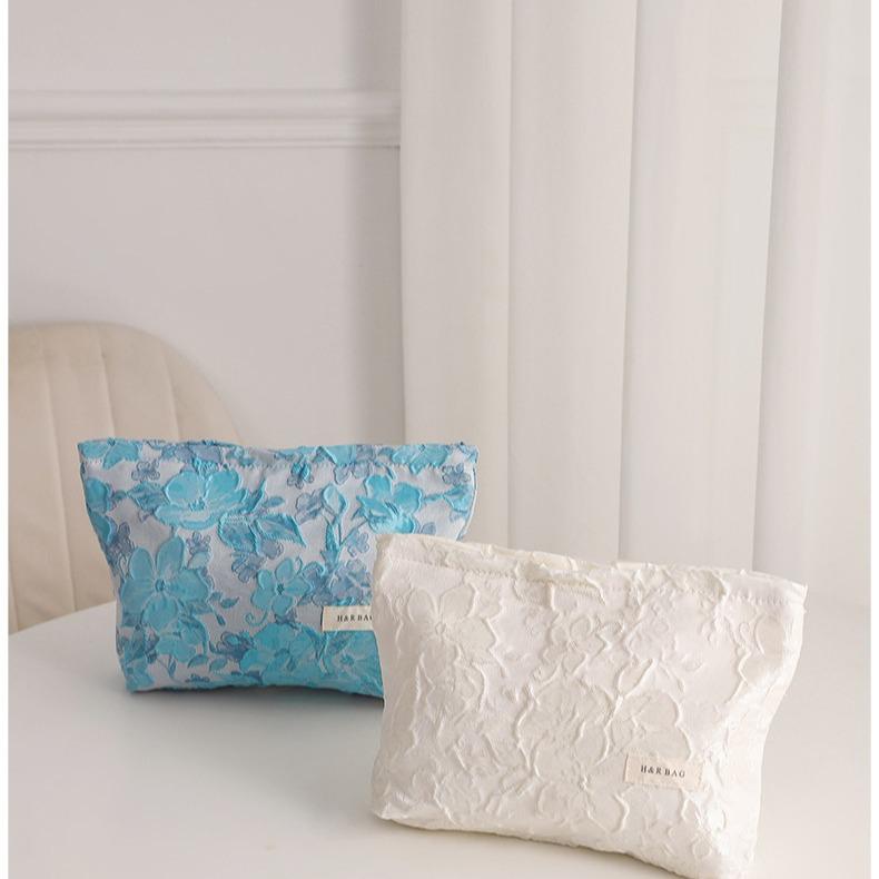 Luxurious Embossed Jacquard Makeup & Skincare Clutch - Large Capacity Toiletry Bag