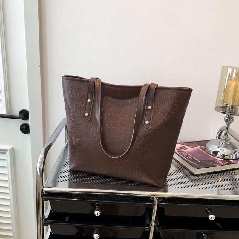 

Тренд большая вместимость 2025 повседневная ретро осень новый модный портативный на плечо сумка-тоут женская темно-коричневого