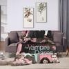 The Vampire Diaries Damon Salvatore Decken Flanell Bedruckt Tragbar Ultra-Weich Überwurfdecke für Bettwäsche Büro Teppichstück