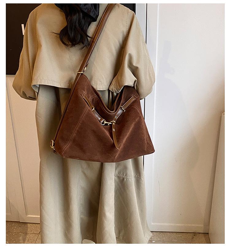 2025 Retro mattierte große Damen-Herbst/Winter-Tragetasche Rucksack